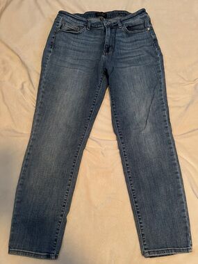 Judy Blue Women's Straight-Leg Mid Wash Blue Jeans